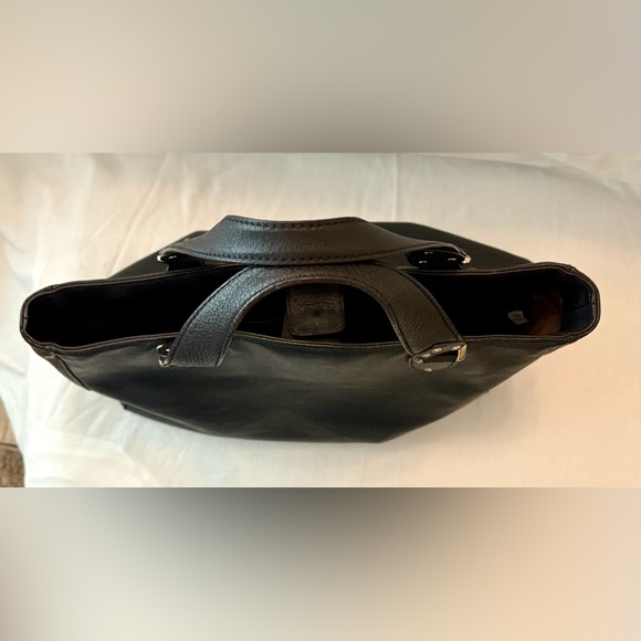 Kate Spade New York black leather shoulder bag very soft quality leather - Picture 7 of 11